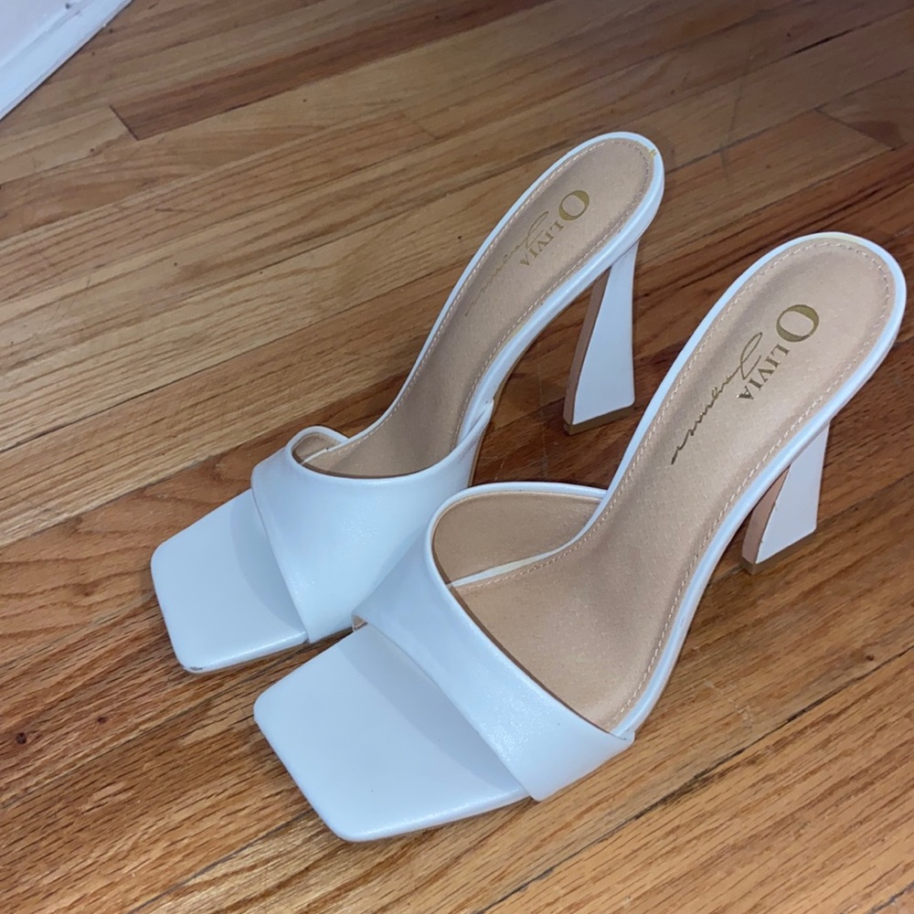Olivia Ferguson Size 8 White Heels